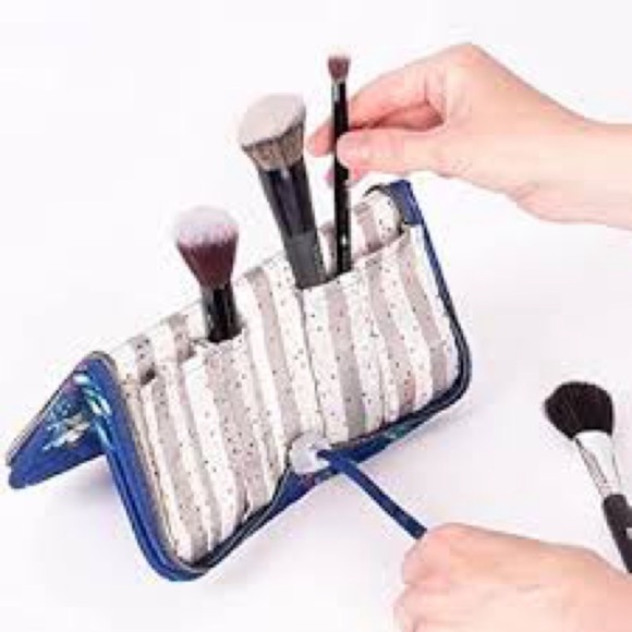 Lug SLEEPER Make Up Brush Holder - Picture 5 of 5
